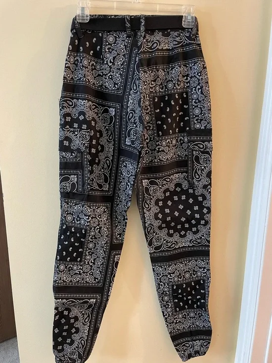Women’s Jogger Cargos - Picture 2 of 3